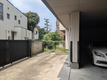 敷地内駐車場。空きあります。