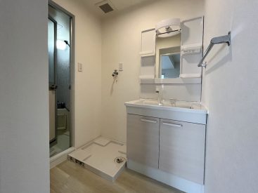 洗面・脱衣所。シンプルで使い勝手のいい水まわりです。