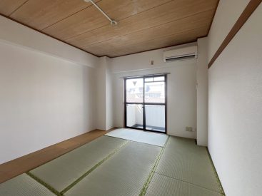 床の間つきの7畳の和室は井草の香りがします。