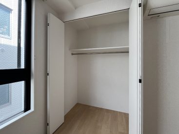 クローゼットは洋室の一角に。
