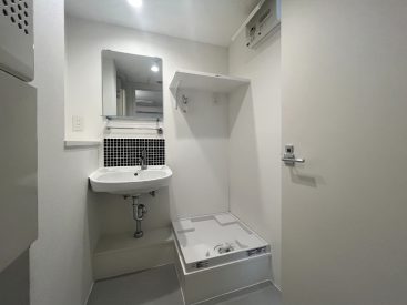 コンパクトな洗面・脱衣所。
