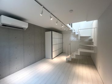 約11帖、4.7帖がある下階の空間。