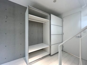 備え付けの収納。内装にあったデザインがグッド。
