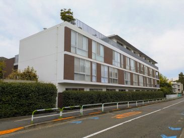 大井町線・上野毛駅から徒歩4分。等々力渓谷もお散歩圏内。