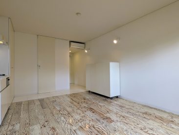 白木風のフロアタイル。個性的だけど落ち着く。