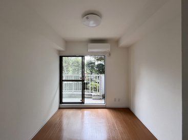 4.5帖の洋室。落ち着いた雰囲気なので寝室がぴったり。