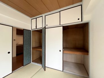 和室らしい押し入れ。奥行きがありたっぷり収納できます。