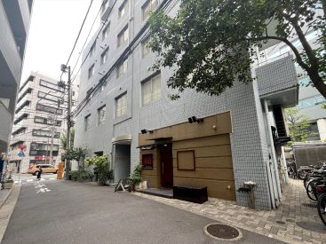 1階は24時間ジムと居酒屋が入ったマンション。