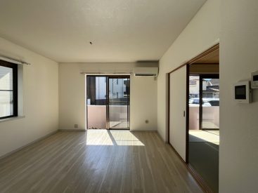 数人で暮らせる、 68.30m²の広い3LDKの一室。