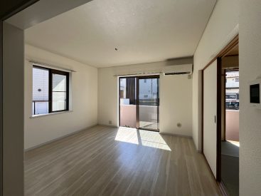 南からのたっぷりな日差しが室内に入ります。