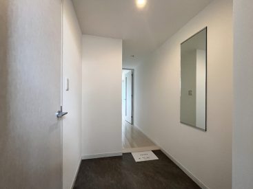 すっきりとした印象の玄関。たっぷりのシューズインクローゼットもあります。