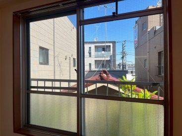 DK側の窓。緑が見えて好きです。