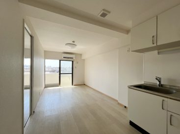 日差しがたっぷりとあたる、4階1LDKの一室。