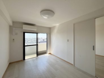 寝室や収納、作業スペースにも使える広さの6帖。
