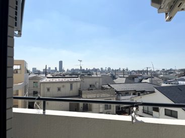 空と世田谷の街がたっぷり見えます。