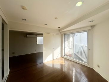 6帖は窓辺が少し変形したつくり。