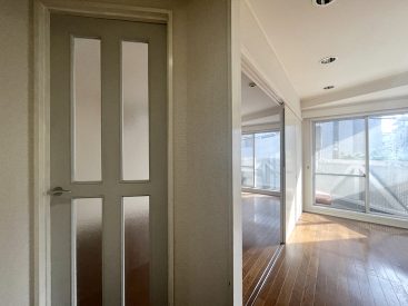 LDKと6帖は廊下から直接各部屋に繋がる扉があります。