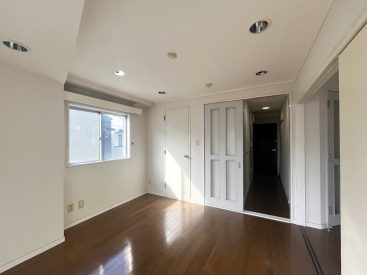 6帖には天井にダウンライトが。