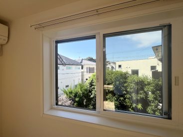 洗濯物は、窓辺や浴室乾燥機にて。