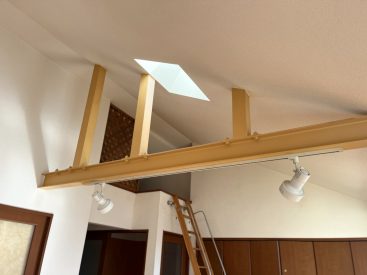 H型の梁には照明が。