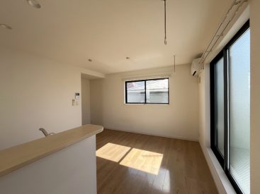 カウンターキッチンの横から見た様子。