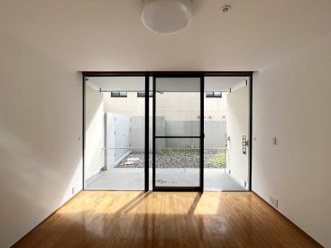 一面ガラス窓、良い景色です。