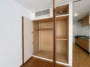 奥行きのある収納。サイズや棚展開も様々でいろんな収納に。