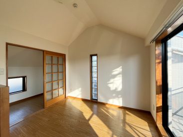 6.6帖と1.9帖の小さな空間のある上階。 6.6帖と1.9帖の小さな空間のある上階。