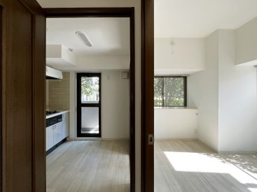 日差しの入る2DKの一室。