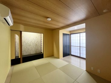 畳と障子。木目調の天井、床の間の見事な和室。