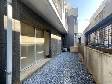 外の空気をたっぷり感じる庭。