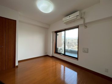 西向きのバルコニーあり。