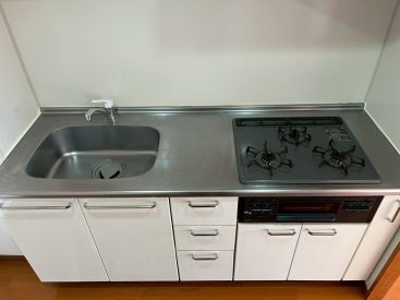 3口コンロあり。