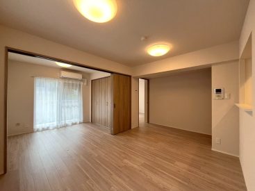 LDKは14.0帖。洋室を開放すると広々。