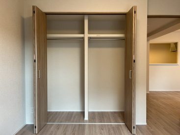 寝室の収納。