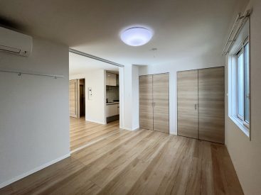 寝室や収納スペースとなる約6.5帖。