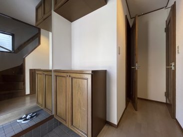 玄関は鏡が付いていました。