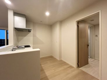 背面もこのゆとり。冷蔵庫から食器棚など置くことができます。