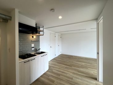 床は全面木のフローリング。温かな印象が部屋全体に。