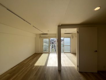 どちらの部屋にも、南東の温かい日差しが入ります。