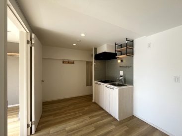 キッチンは玄関のすぐ横に。