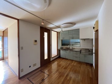 キッチンと合わせて9帖と広々なダイニング。