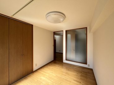 シンプルな一室で使いやすい。