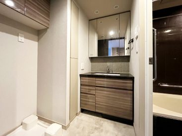 洗面脱衣所はキッチンの横に。