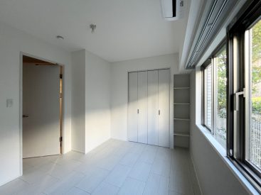 約6.05帖からも見える緑道。