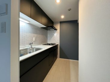 キッチンはリビングの横に、半個室のかたちであります。