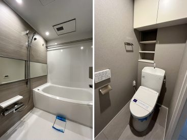 ゆったりとした広さのある浴室。トイレはグレーのクロスが落ち着いた雰囲気。