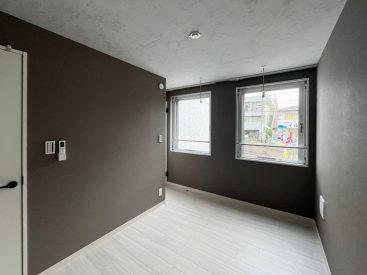 窓の先には世田谷線。