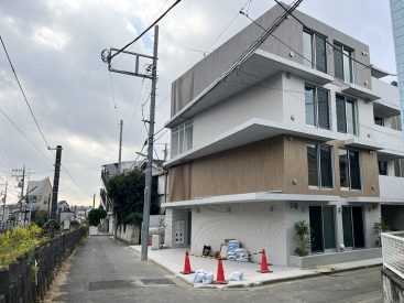 世田谷線沿いに建つ、新築の住まい。