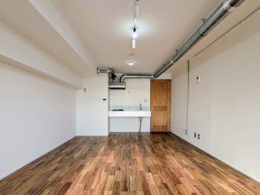 アカシアを採用したフローリングは暖かみあり。